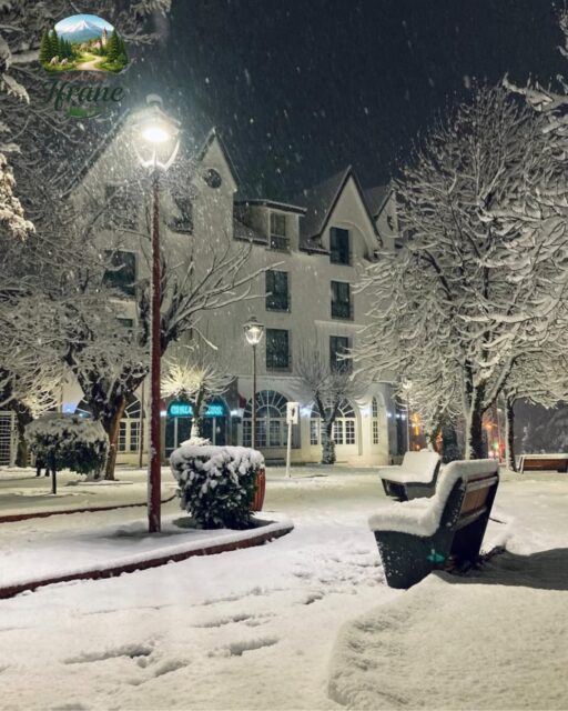A magical night in Morocco’s 'Little Switzerland' . Ifrane transformed into a winter wonderland! ❄️✨️
#ifrane #DiscoverIfrane #Morocco #WinterinMorocco #SnowDay #LittleSwitzerland